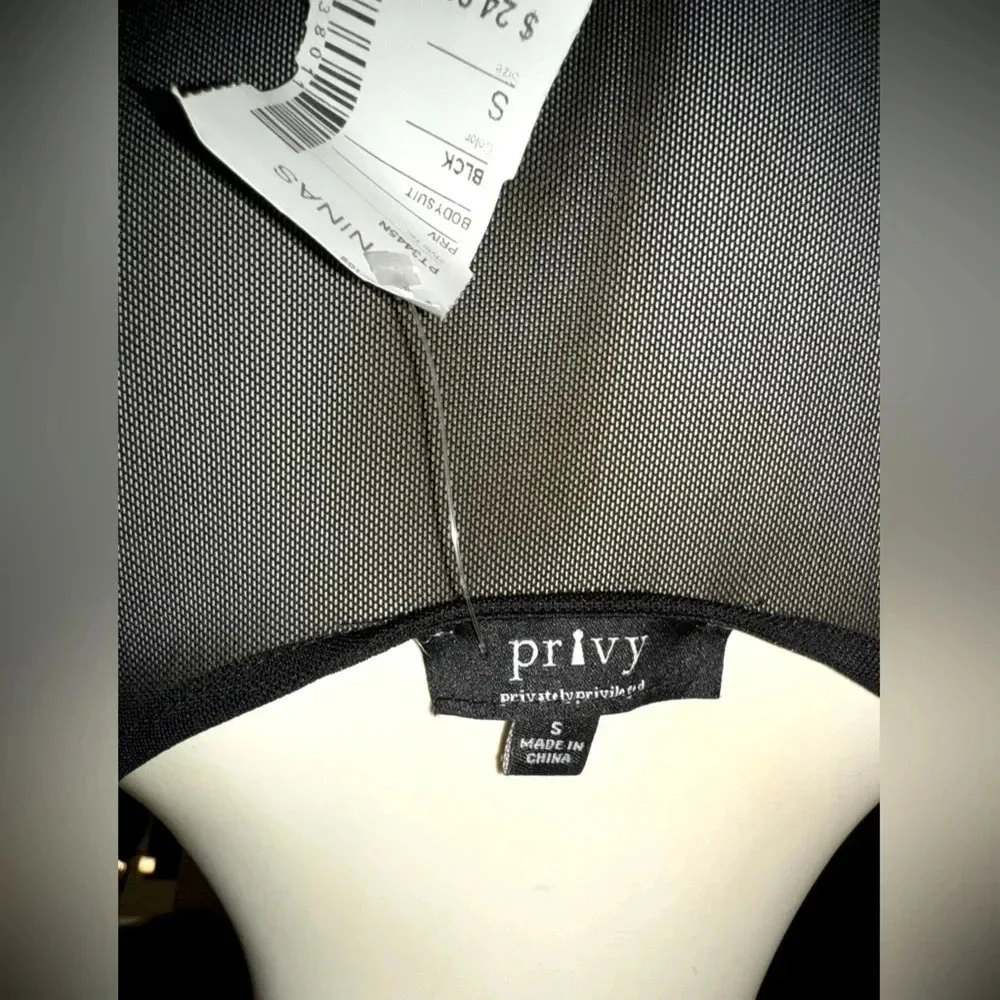 - PRIVY BLACK SHEER LACE PLUNGING SLEEVELESS THONG BODYSUIT SIZE SMALL